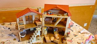 Set Sylvanian Families: Casa, Colegio y Tío Vivo