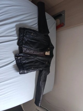 Chaqueta de cuero negra