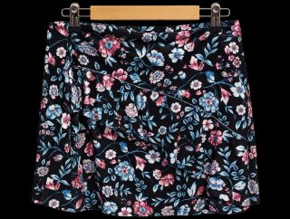 Falda corta floral negra