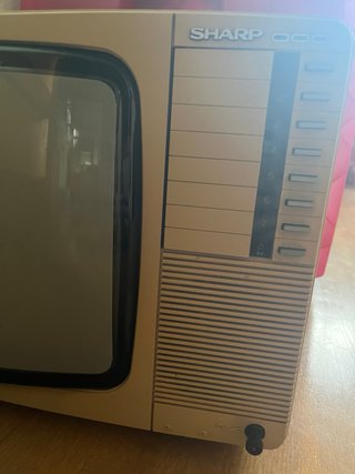 Televisor antiguo Sharp beige