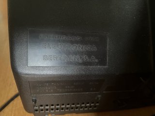 Televisor antiguo Sharp beige