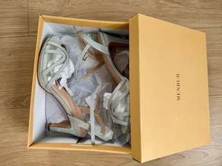 Sandalias de Tacón Plateadas Talla 40