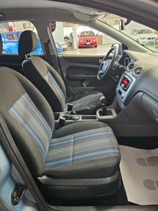 Ford Focus resstreno 1.6 gasolina,solo 31.000km