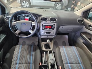 Ford Focus resstreno 1.6 gasolina,solo 31.000km
