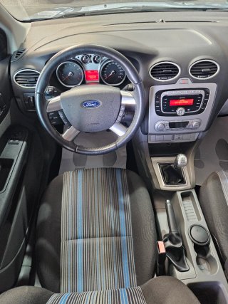 Ford Focus resstreno 1.6 gasolina,solo 31.000km