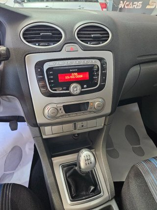 Ford Focus resstreno 1.6 gasolina,solo 31.000km