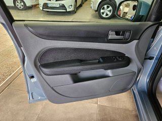 Ford Focus resstreno 1.6 gasolina,solo 31.000km