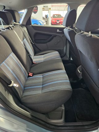 Ford Focus resstreno 1.6 gasolina,solo 31.000km