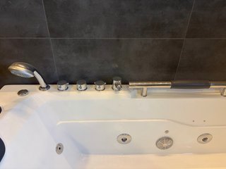 Bañera hidromasaje LED y calentador