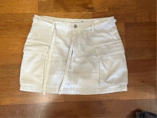 Falda cargo blanca Stradivarius