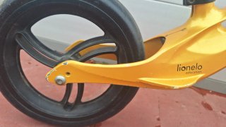 Bicicleta de equilibrio Lionelo dorada