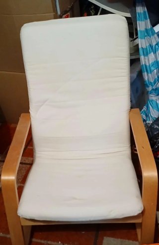 Silla de madera y tela beige