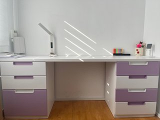 Escritorio Blanco y Morado con Cajoneras