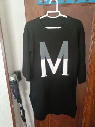 Vestido Túnica Negra Letra M