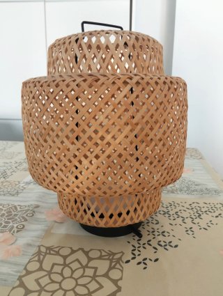 Lámpara de mesa de bambú