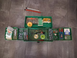 Caja de pesca con accesorios