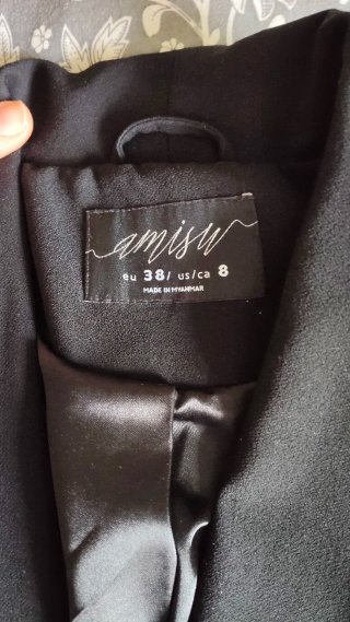 Blazer Negra Amisu con Hombreras