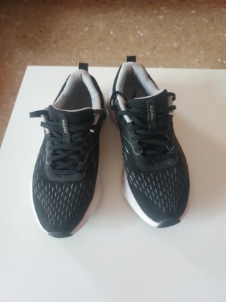 Zapatillas running Kalenji negras y blancas