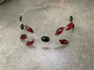 Gargantilla con Piedras Rojas y Negras