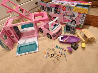 Autocaravana Barbie DreamCamper 3 en 1 + Accesorio