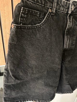 Pantalón corto vaquero negro Zara Largo40