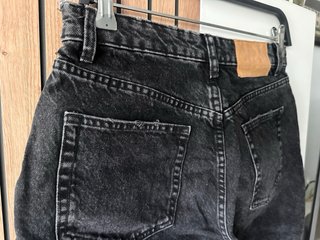 Pantalón corto vaquero negro Zara Largo40