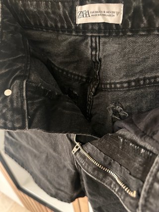 Pantalón corto vaquero negro Zara Largo40