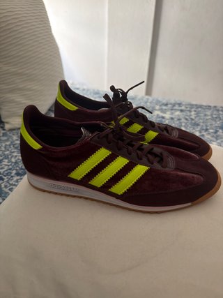 Zapatillas Adidas Moradas y Amarillas