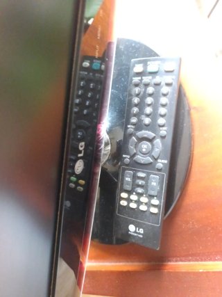 Televisor LG Negro Pequeño