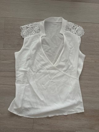 Camiseta sin tirantes y gran escote
