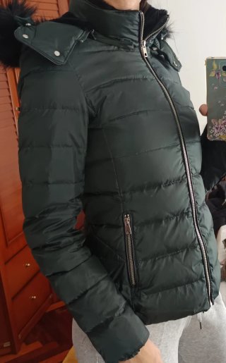 Cazadora plumas color verde Talla S Zara