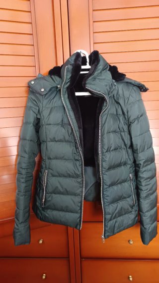 Cazadora plumas color verde Talla S Zara
