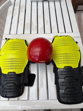 Lote esquí: 2 espalderas Dainese + casco