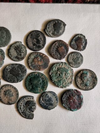 Lotto di 20 antiche monete romane