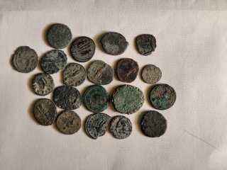 Lotto di 20 antiche monete romane