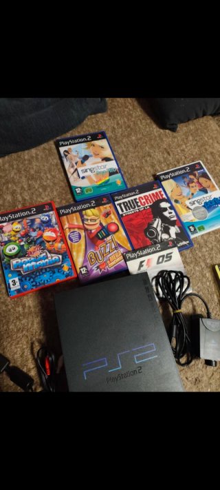 Consola PlayStation 2 (PS2) con juegos y accesorio