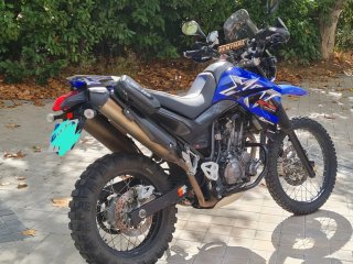 Yamaha XT660R Enduro Azul y Negra