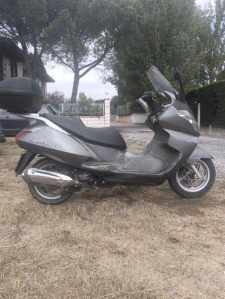 Aprilia Arrecife 125cc Maxi Scooter Gris