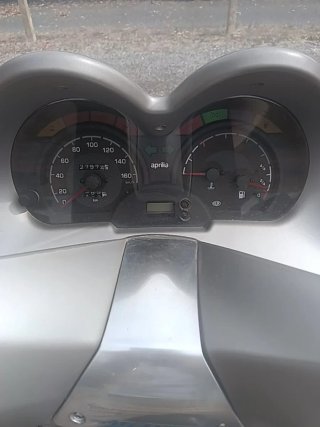 Aprilia Arrecife 125cc Maxi Scooter Gris