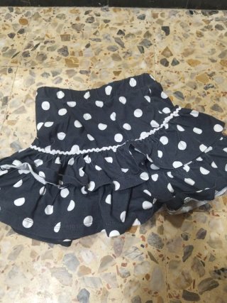 Falda de lunares negra y blanca