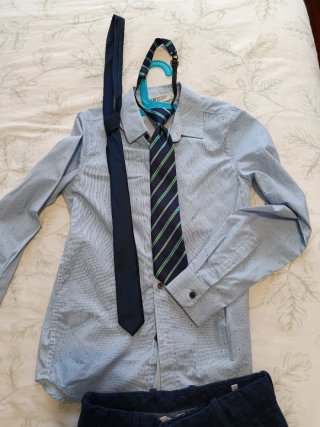 Traje de niño azul, talla 8-9