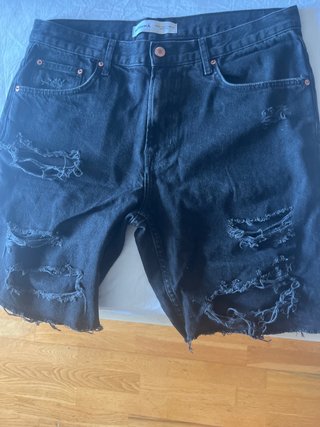 Pantalón vaquero Bershka negro desgastado T.44