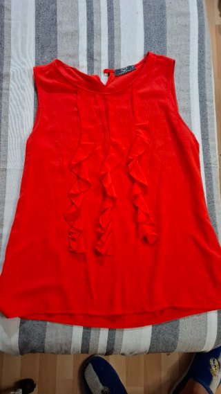 Blusa Roja con Volantes