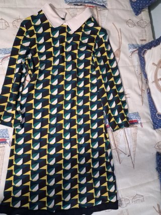Vestido estampado geométrico cuello blanco