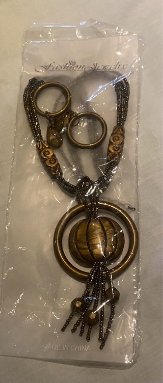 Collar y pendientes estilo étnico