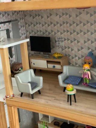 Casa de muñecas de madera con accesorios