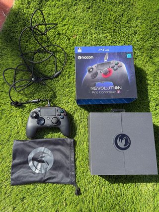 Mando Nacon Revolution Pro Controller 2 PS4