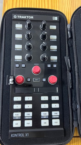 Controlador DJ Native Instruments Traktor X1