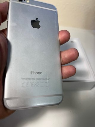 iPhone 6 plateado con caja original – Para reparar