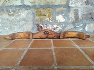 Yugo de madera antiguo
